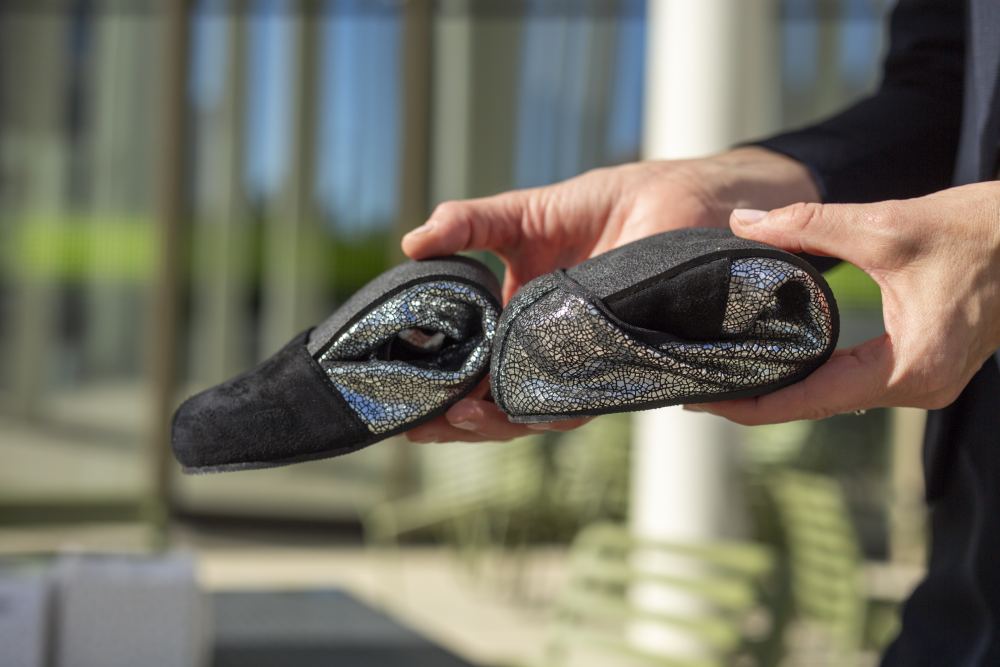 TWIST Derby Black